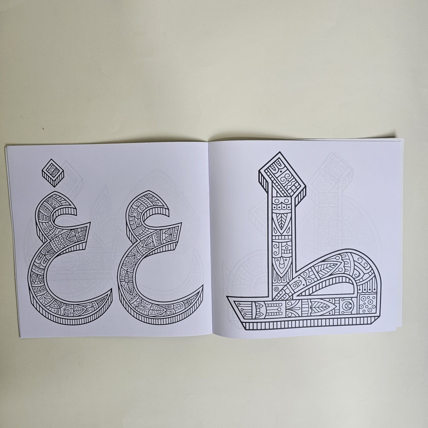 كتاب Mandala – الحروف العربية